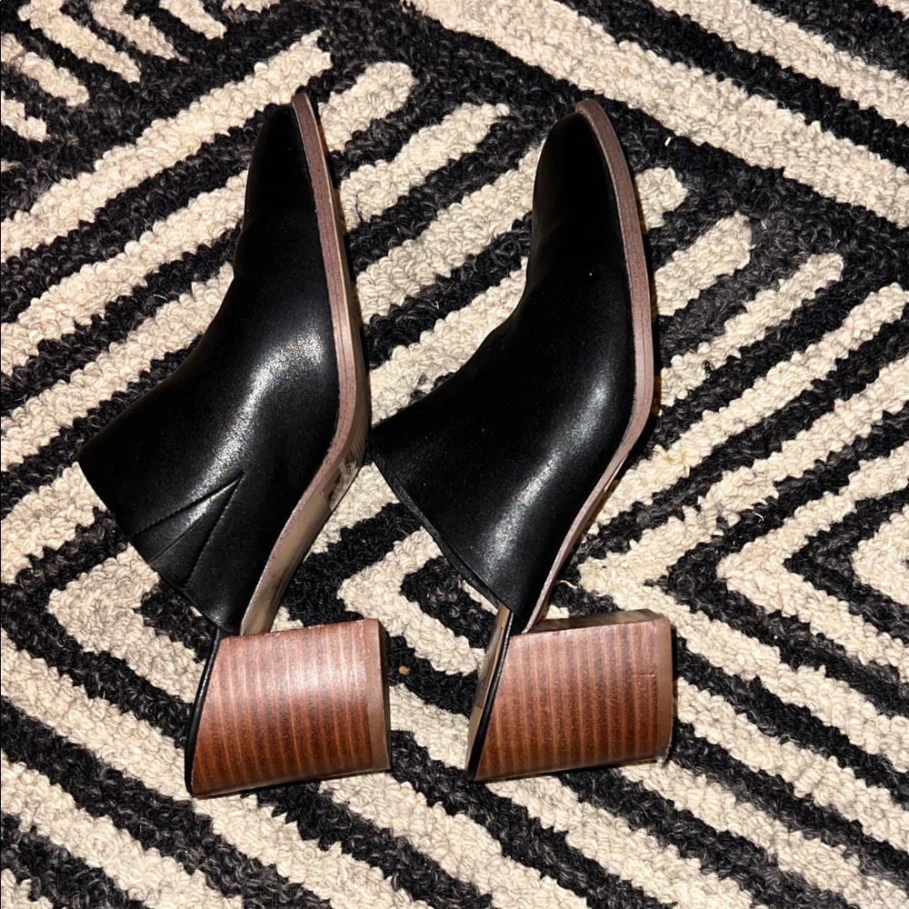 DV by Dolce Vita Women’s Black Leather Slip-Ons - Picture 2 of 5